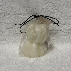 2 pumpkin shaped candles unscented